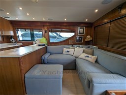 Hatteras 50 lounge