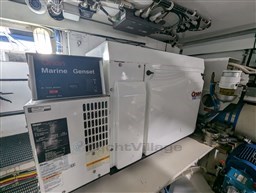 Hatteras 50 generator