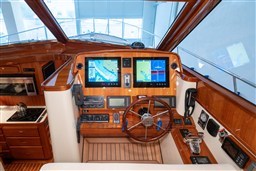 San Juan 48 Helm detail