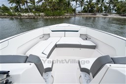 Tiara 34 LX fwd dinette (2)