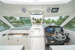 Tiara 34 LX helm station