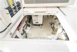 Tiara 34 LX lazzarette