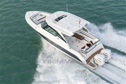 Tiara 34 LX Sport cruising