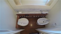 2005 Ferretti 830 (27).jpg