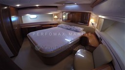 2005 Ferretti 830 (4).jpg