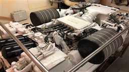 2005 Ferretti 830 (21).jpg