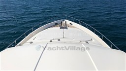 2005 Ferretti 830 (20).jpg