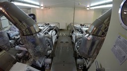 2005 Ferretti 830 (7).jpg