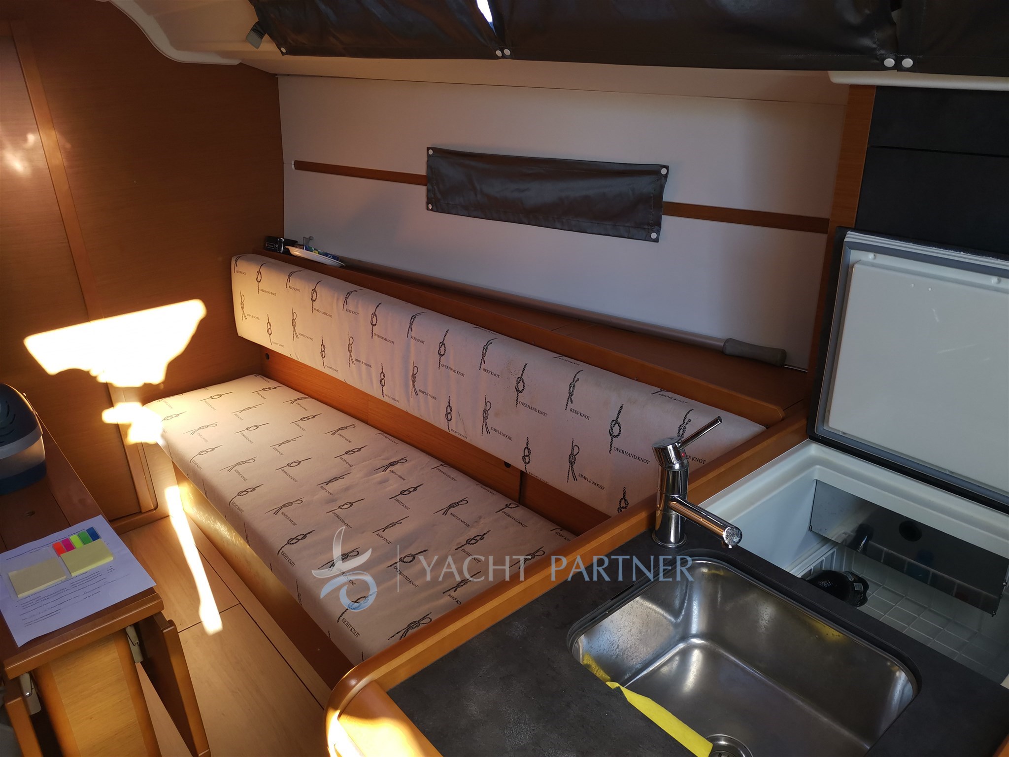 Jeanneau SO349 - dinette