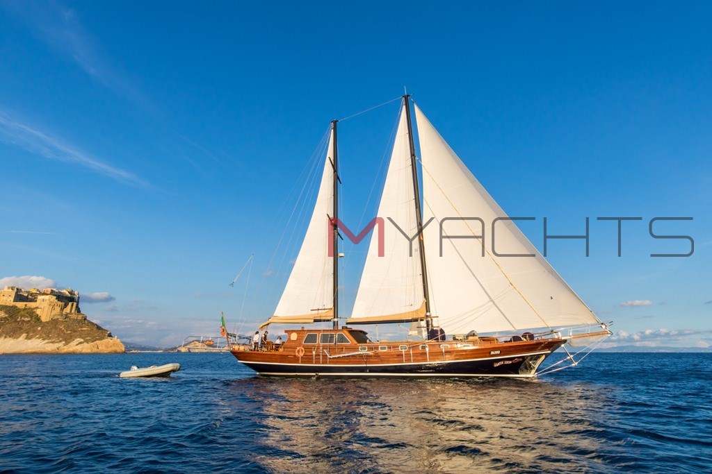 1-santa-lucia-sailing-yacht-luxury-yacht-charter-noleggio-barche-levante-yachts-1.jpg