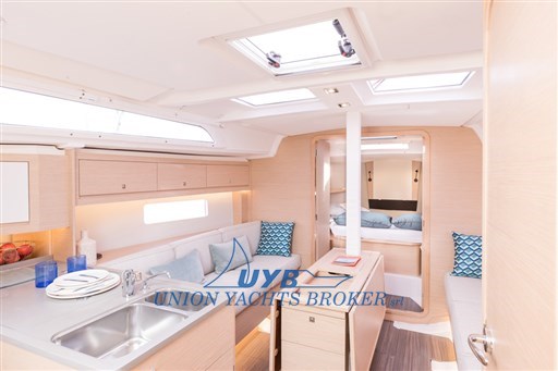 21-dufour-37-luxury-sailboat-for-sale-dufour-yachts.jpg
