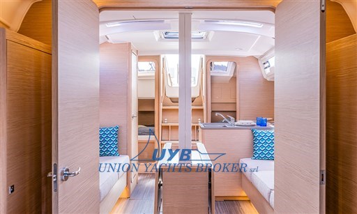 18-dufour-37-luxury-sailboat-for-sale-dufour-yachts.jpg
