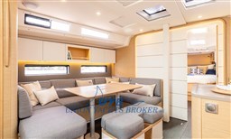 new-sailboat-interior-design-dufour-41-photo.jpg
