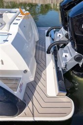 400lxf-237A9981-333x500