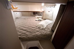 370_aft-berth.jpg