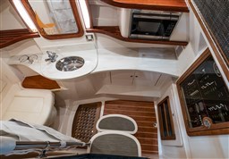 my22-375-starboard-head-console