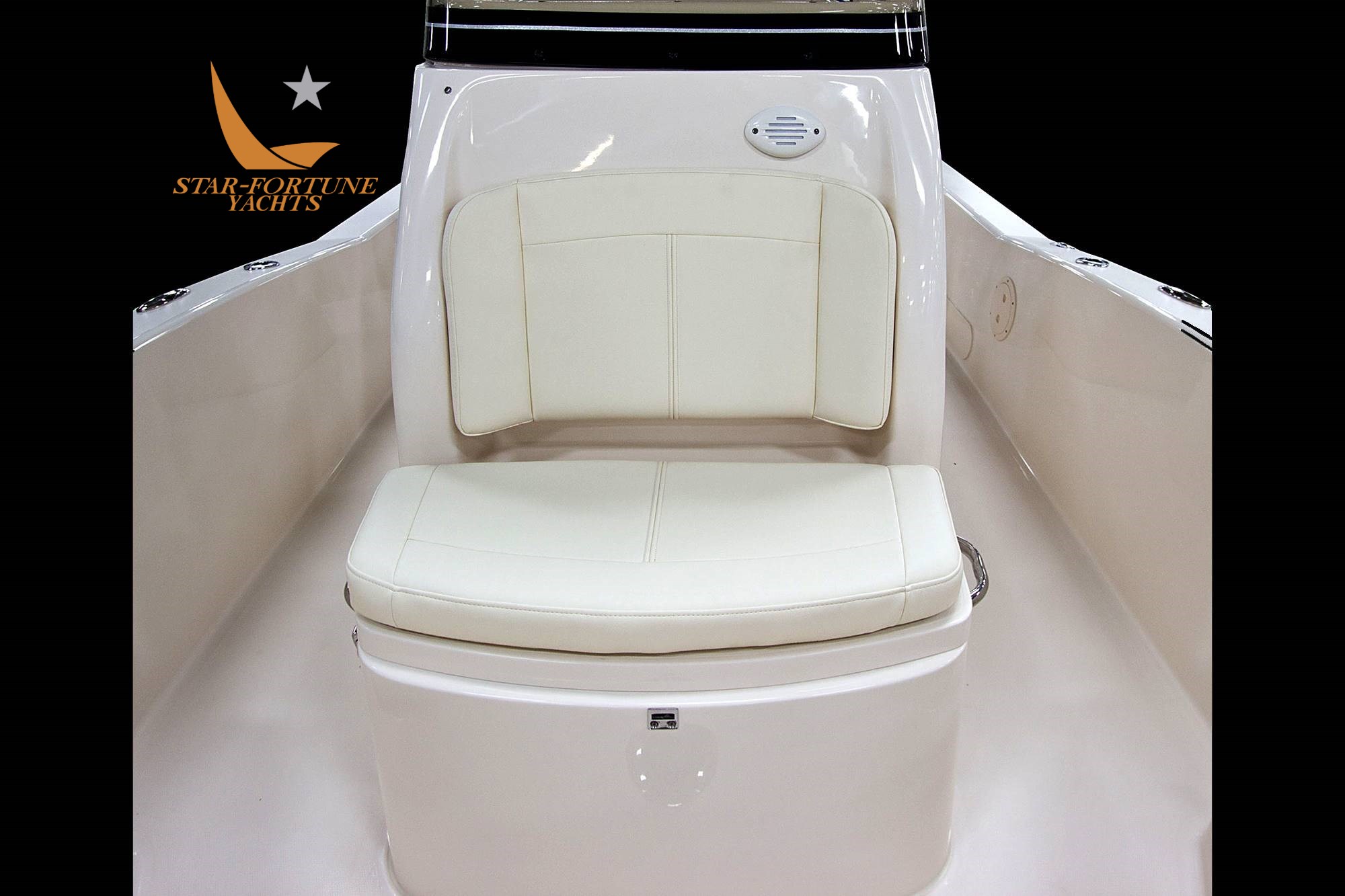 coastalexplorer251_seating_molded