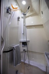 Scout-Boats-425lxf-Interior-15-333x500