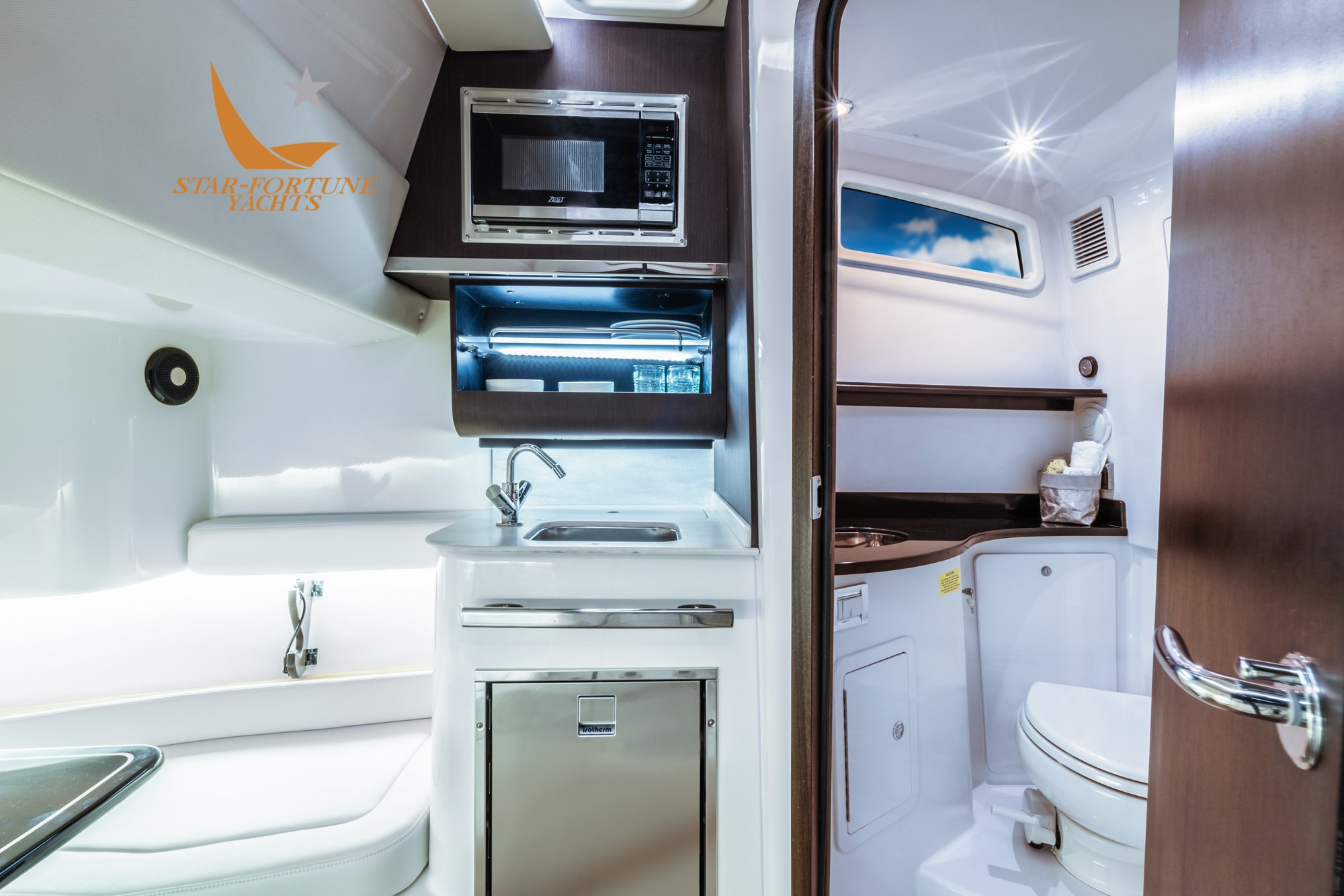 my24-canyon386_qtp1131-galley