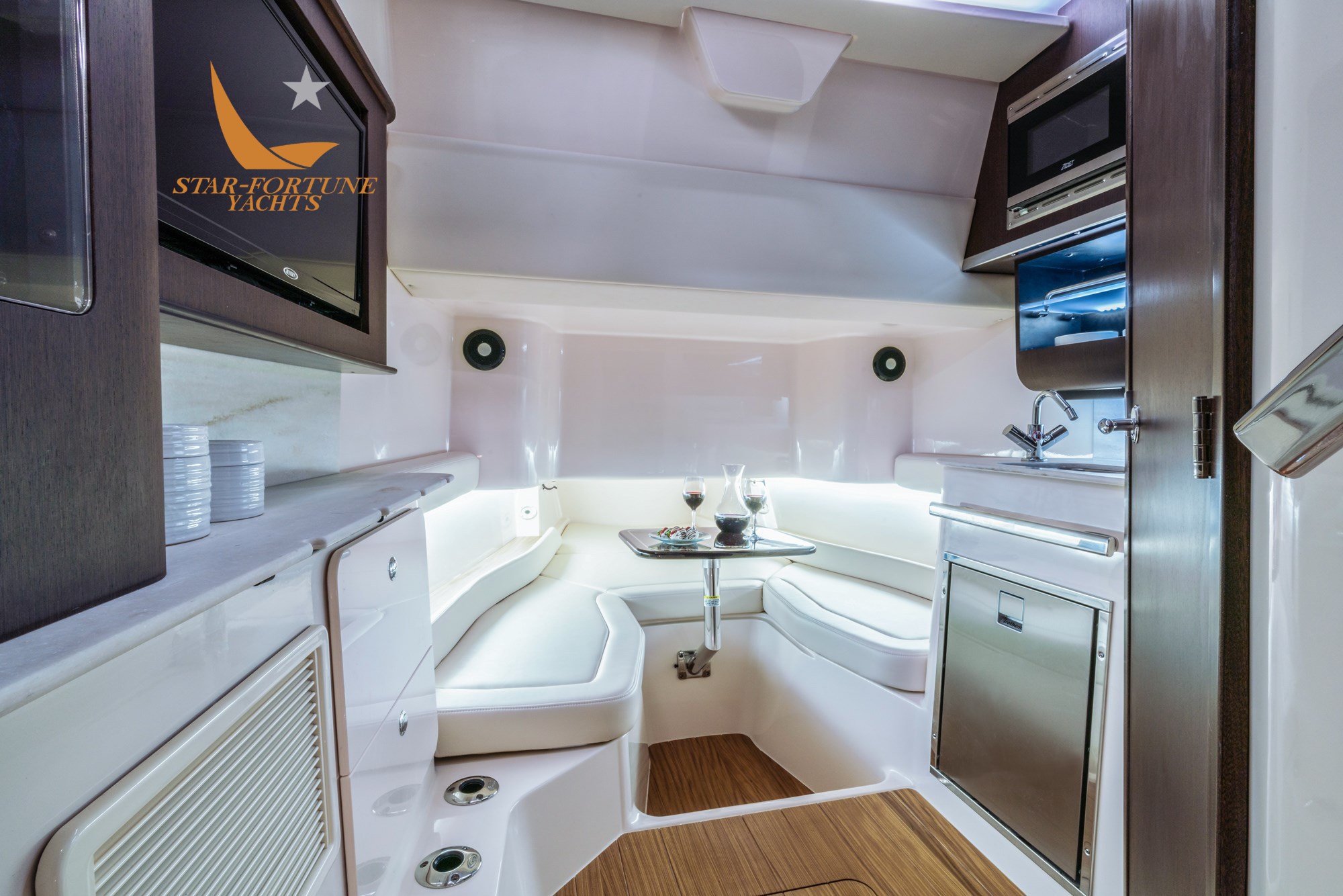 my24-canyon386_qtp1123-berth