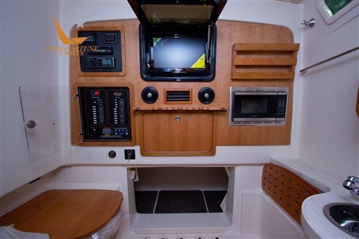 my17_376_aft-console-wall