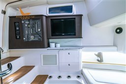 my24-canyon386_qtp1129-console-interior-tv