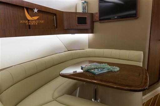 my18_370_dinette.jpg