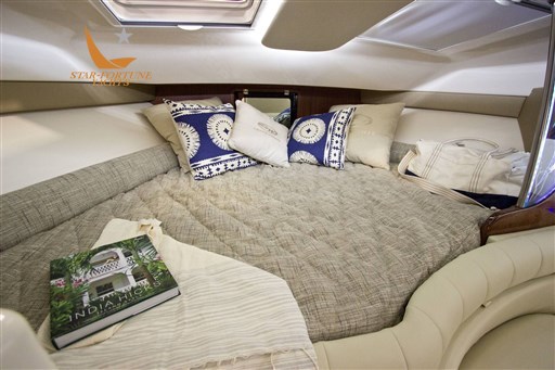 370_forward-vee-berth.jpg