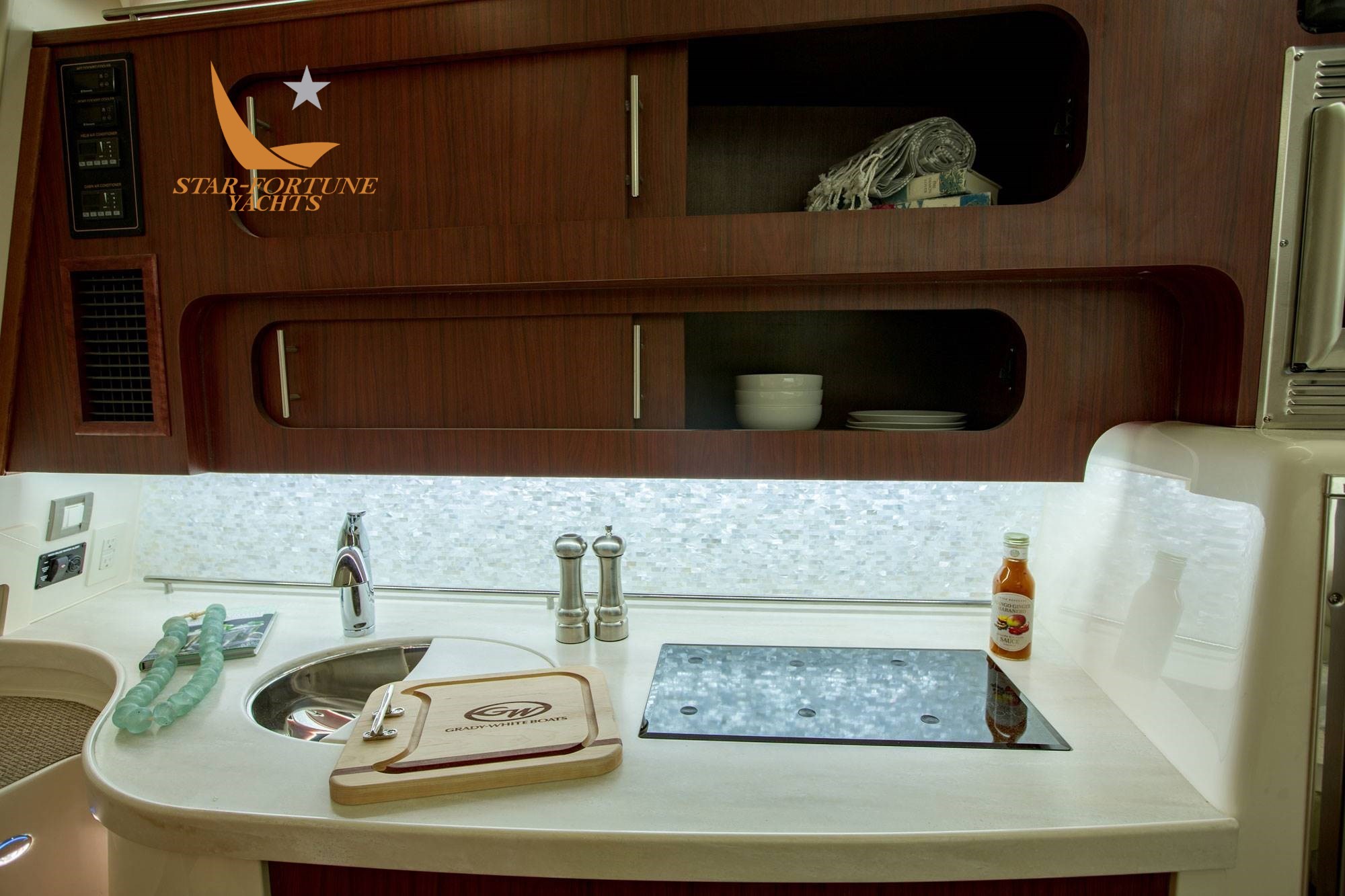 my18_370_galley-top.jpg