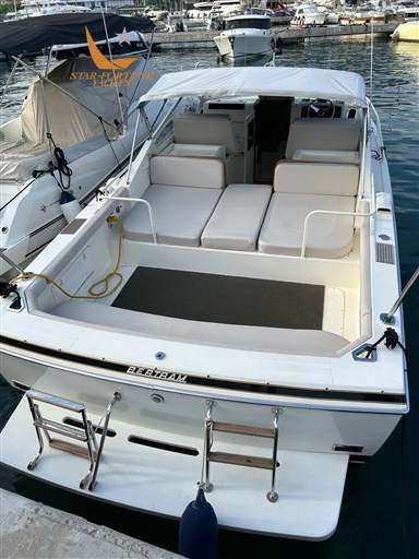 Bertram Yacht 28' Moppie