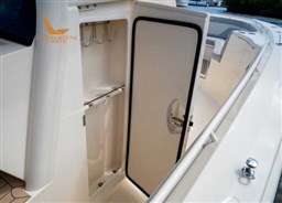 330lxf-details-033-500x359