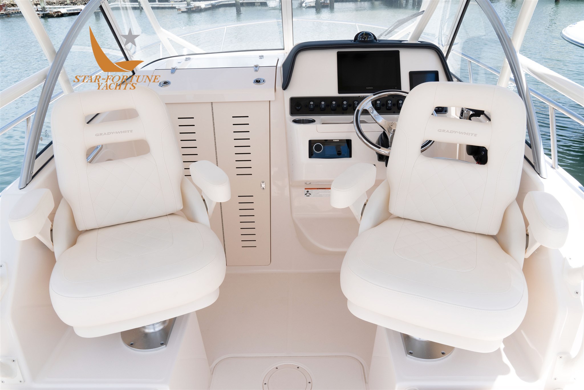 my23-218-deluxe-ii-helm-seating