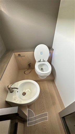 BGX73- Toilette Guest.jpeg