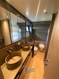 BGX73- toilette Master.jpeg