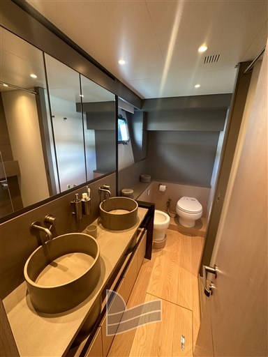 BGX73- toilette Master.jpeg