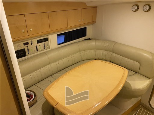 Tavolo interno.jpg