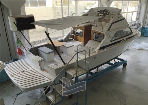 Bertram Yacht 28' Sf