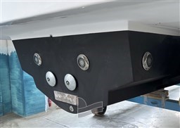 Bertram 28 zinchi e led sub.jpg