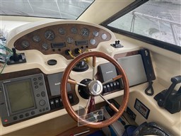 Dettaglio plancia interna.jpg