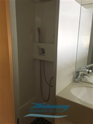 Bagno con box doccia