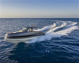 InvictusYacht_TT460_1 (1).jpg