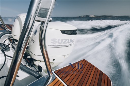 FLYER-10_IMAGE_DETAILS_AFT-TWIN-ENGINE-AND-SWIM-PLATFORM.jpg