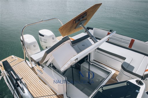 FLYER-10_IMAGE_DETAILS_COCKPIT-STORAGE.jpg