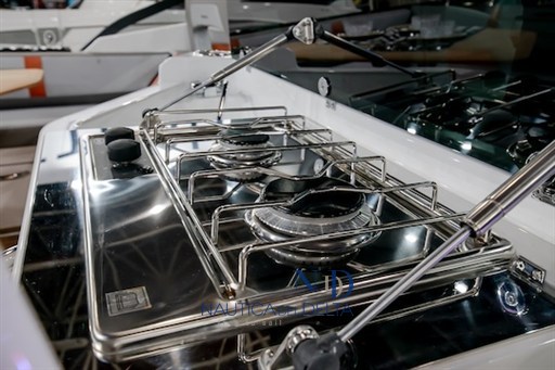 FLYER-10_IMAGE_DETAILS_GALLEY.JPG