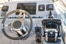 FLYER-10-PILOT-EDITION_IMAGE_DETAILS_HELM (1).JPG
