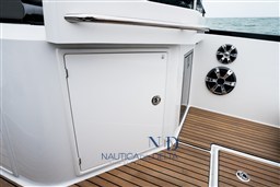 FLYER-10_IMAGE_DETAILS_COCKPIT-STORAGE (1).jpg