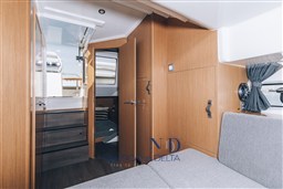FLYER-10_IMAGE_INT_CABIN-ACCESS.jpg