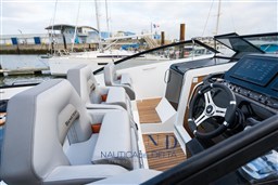 FLYER-10_IMAGE_DETAILS_HELM (2).jpg