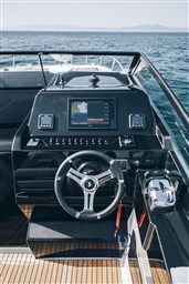 FLYER-10_IMAGE_DETAILS_HELM.jpg