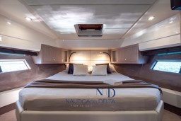 Sessa C42_Interior_30.jpg